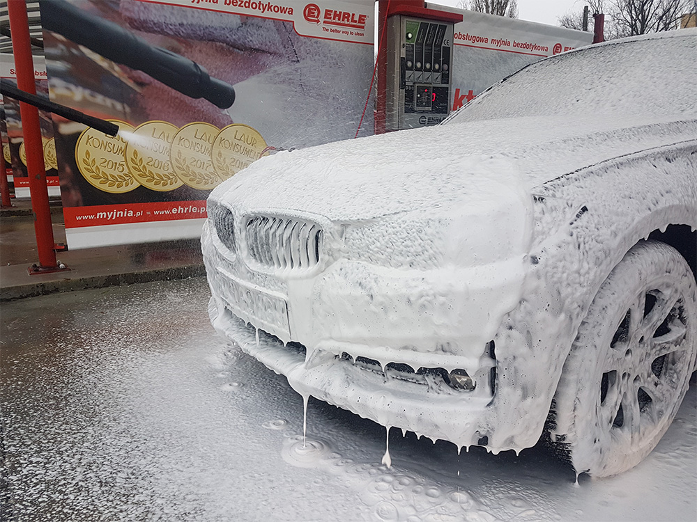 Nakładanie piany aktywnej pianownicą