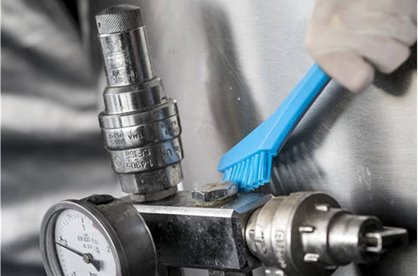 Vikan 44013 - szczotka z rączką do zakamarków i fug