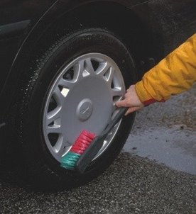 Vikan 522252 - szczotka z długą rączką do mycia felg